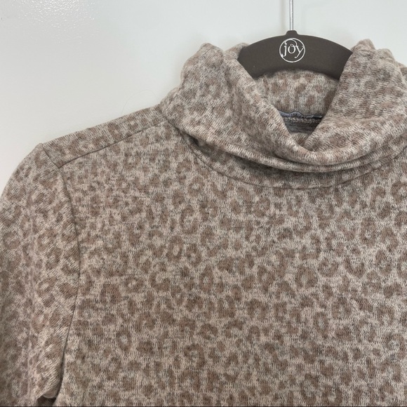 Zara Cheetah Turtle Neck - Picture 4 of 5